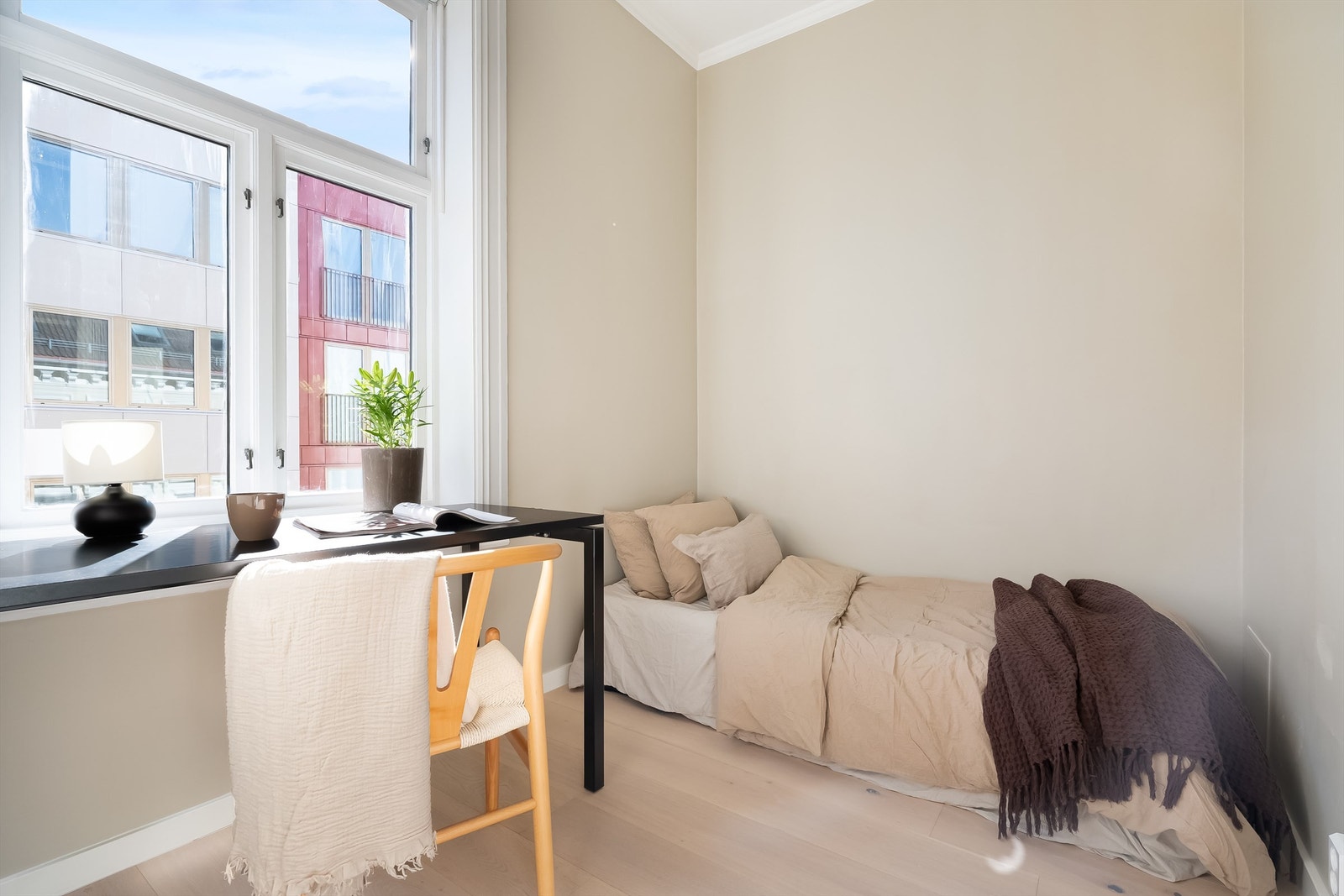 Dette er et soverom som passer ypperlig som gjesterom eller barnerom i kombinasjon med kontor. Galleribilde