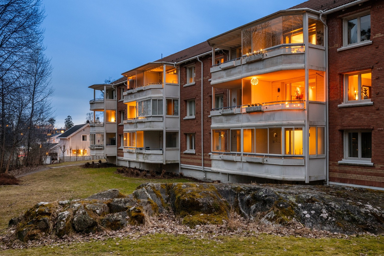 Svært bra beliggenhet på Karlsrud i bydel Nordstrand. Kort gangavstand til Lambertseter senter. Galleribilde