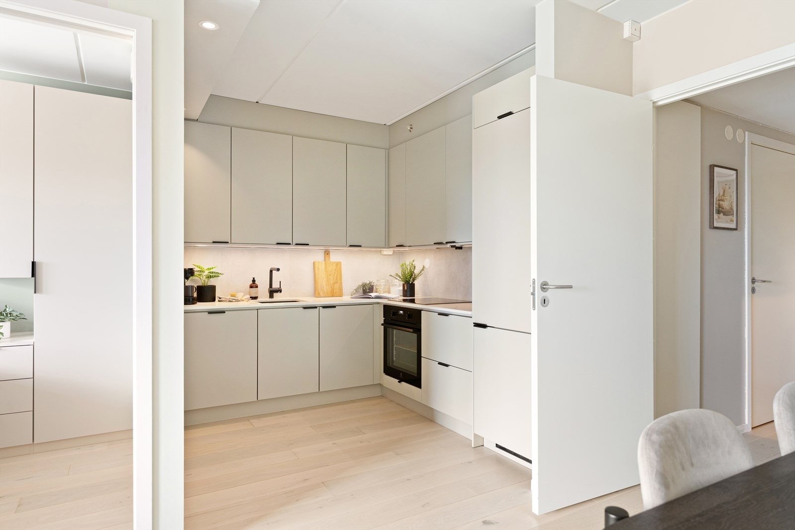 Leiligheten har en optimal planløsning med naturlig fordeling og store rom. Galleribilde