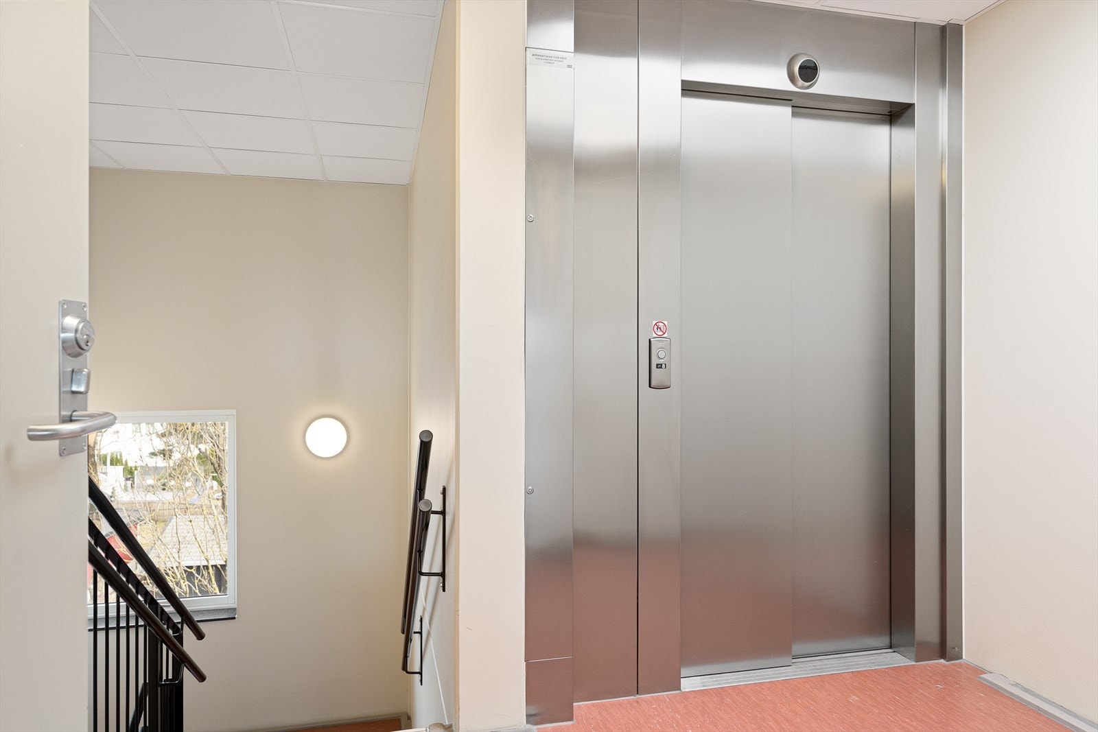 Heisadkomst. Galleribilde