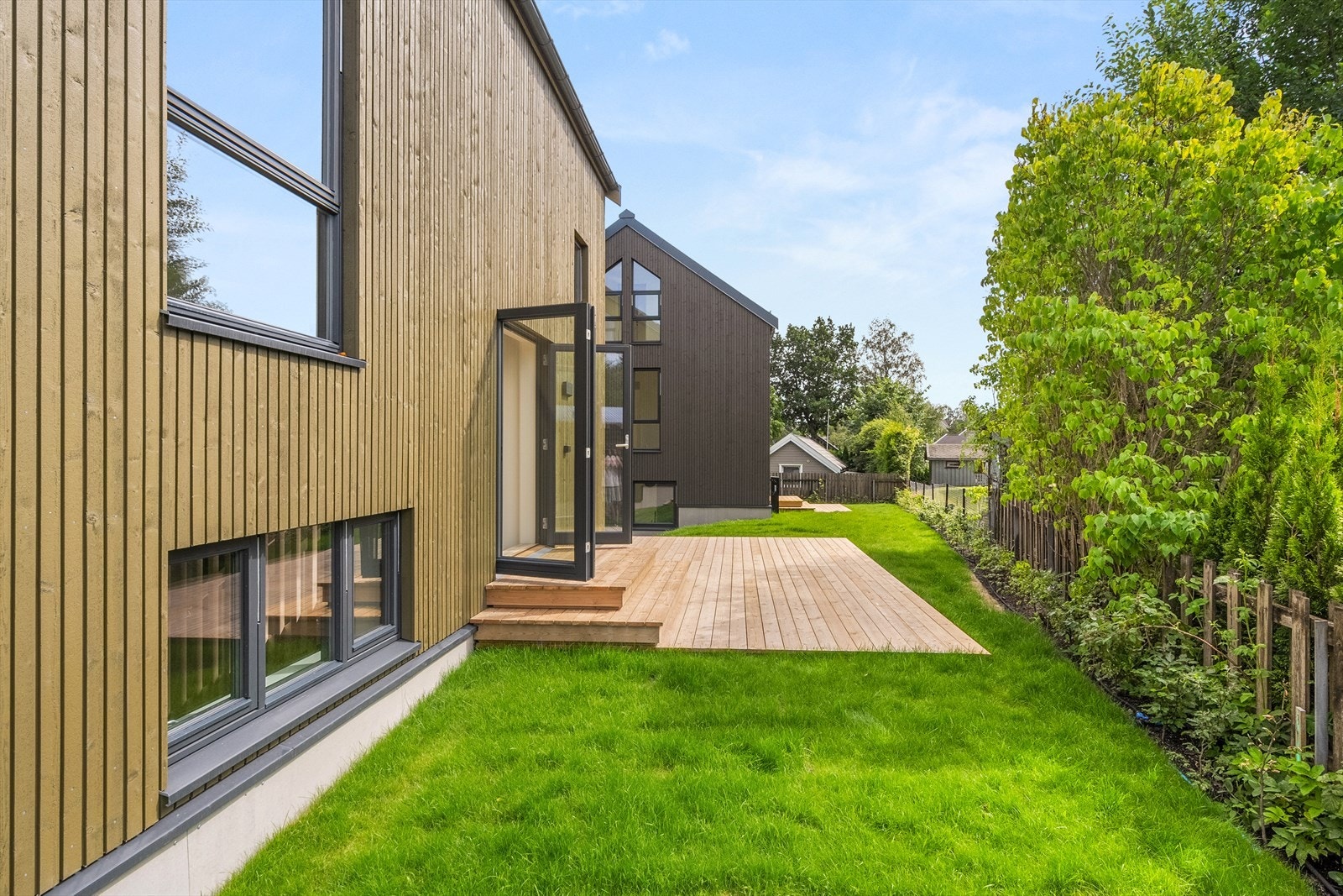 042_Terrasse og hage .jpg Galleribilde