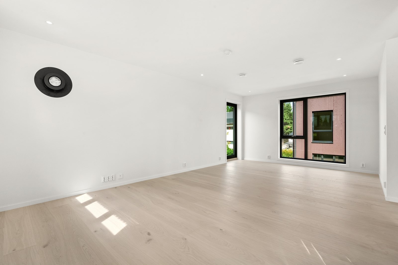 005_Stor, lys og luftig stue .jpg Galleribilde