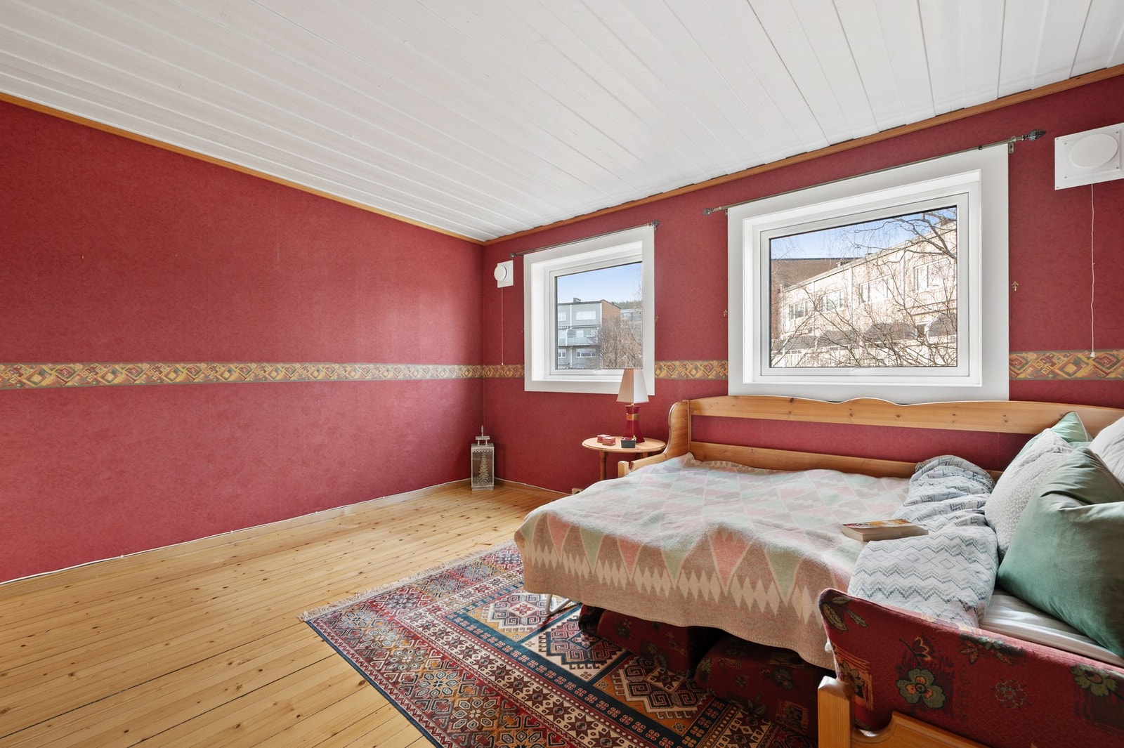 Soverom 2 er romslig med god plass til soveromsinnredning. Galleribilde