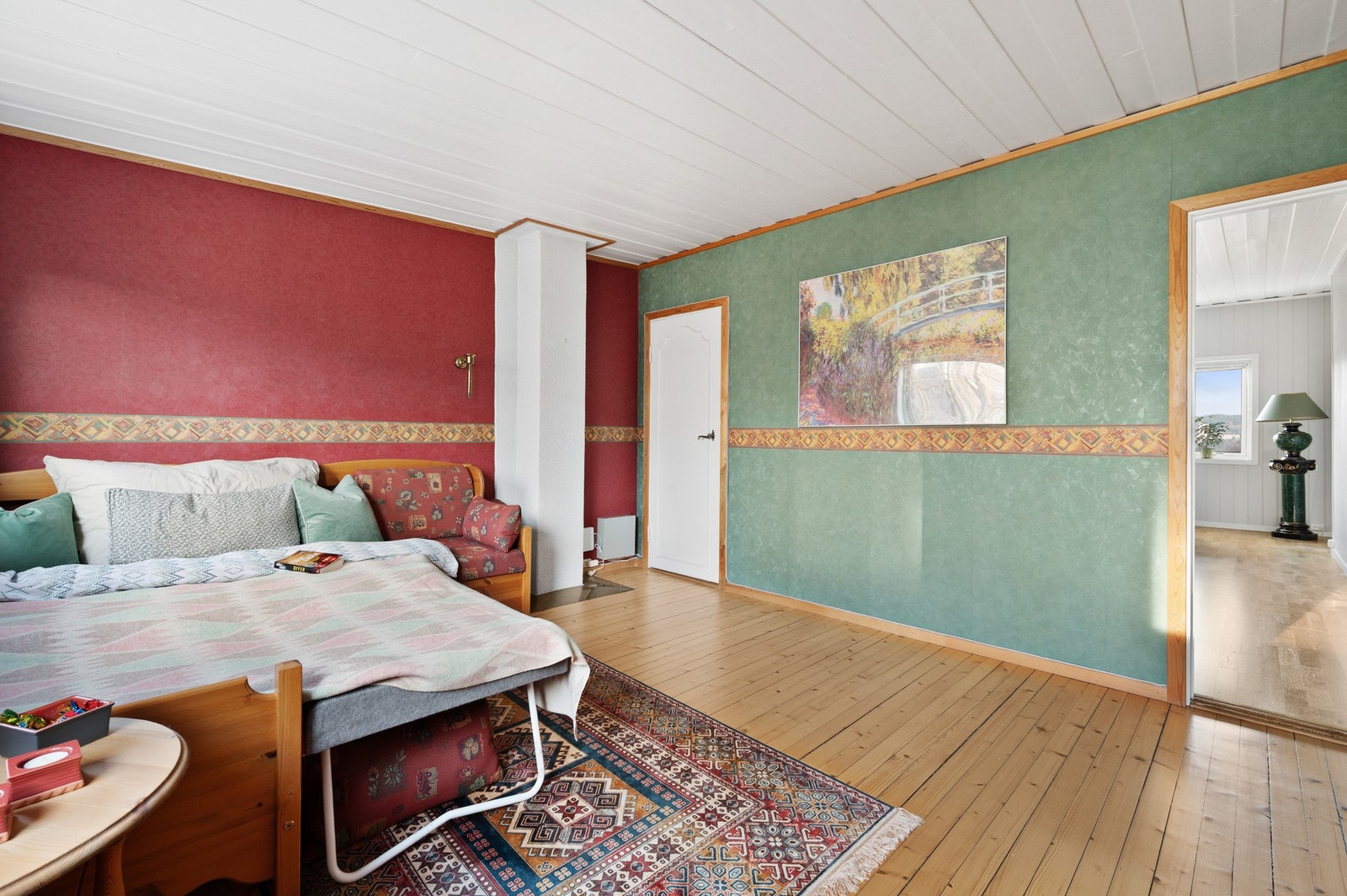 Det har her vært to soverom, som man enkelt kan dela av igjen. Galleribilde