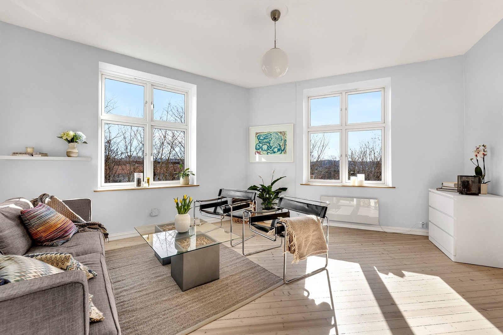 PrivatMegleren Renommé presenterer Colletts gate 60F - en lys og innbydende 2-roms hjørneleilighet med attraktiv beliggenhet. Galleribilde