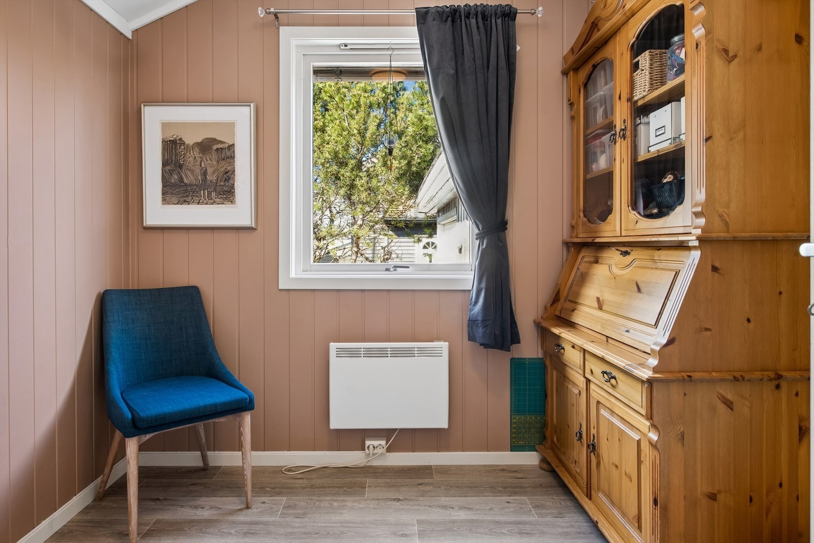 Soverom 2 egner seg godt som kontor, gjesterom eller barnerom - avhengig av behov. Galleribilde