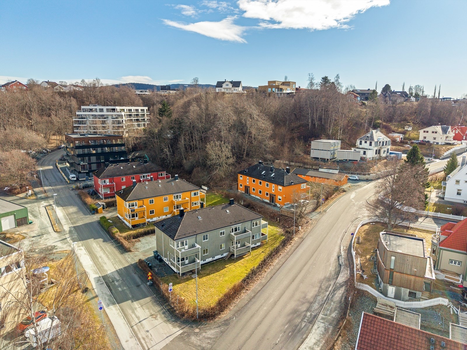 Her bor man med sentral beliggenhet i et etablert boligområde. Galleribilde