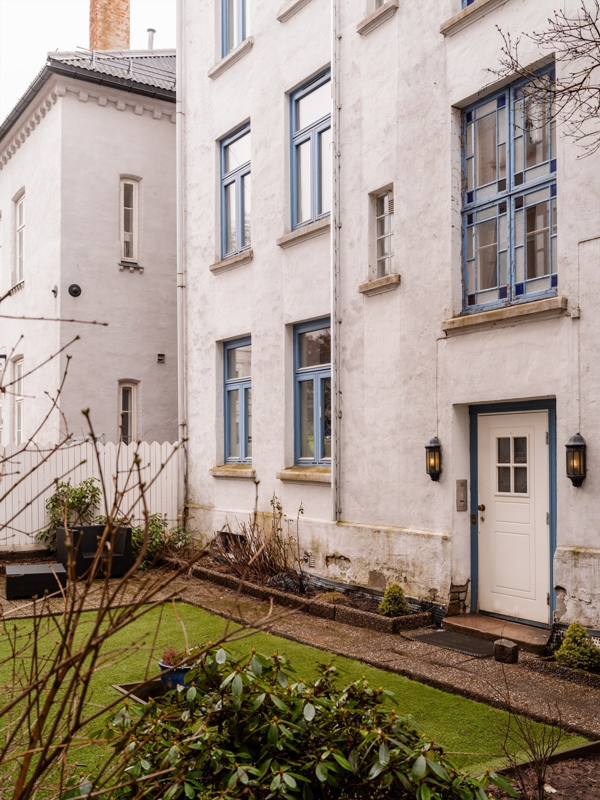 Bygården har en klassisk fasade i murverk og en rolig, tilbaketrukket bakgård. Galleribilde