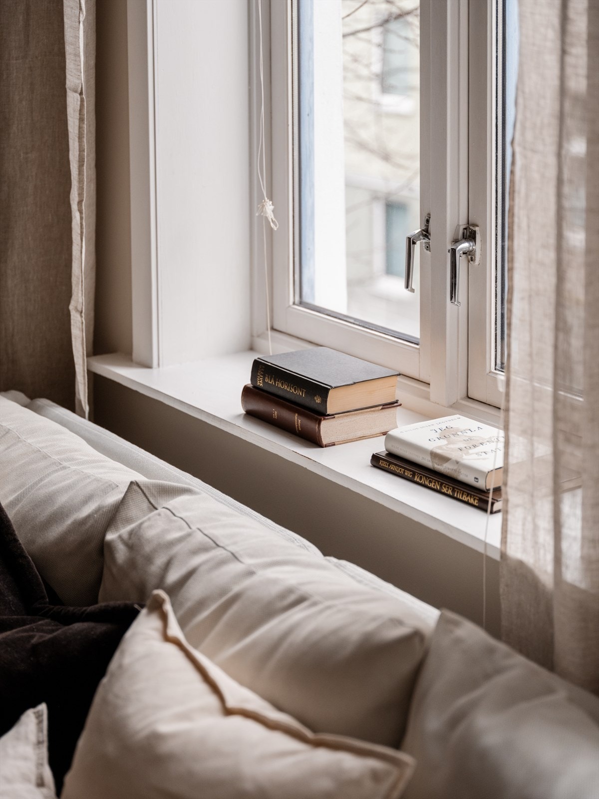 Vinduene er utstyrt med isolerglass og slipper inn godt med naturlig lys. Galleribilde