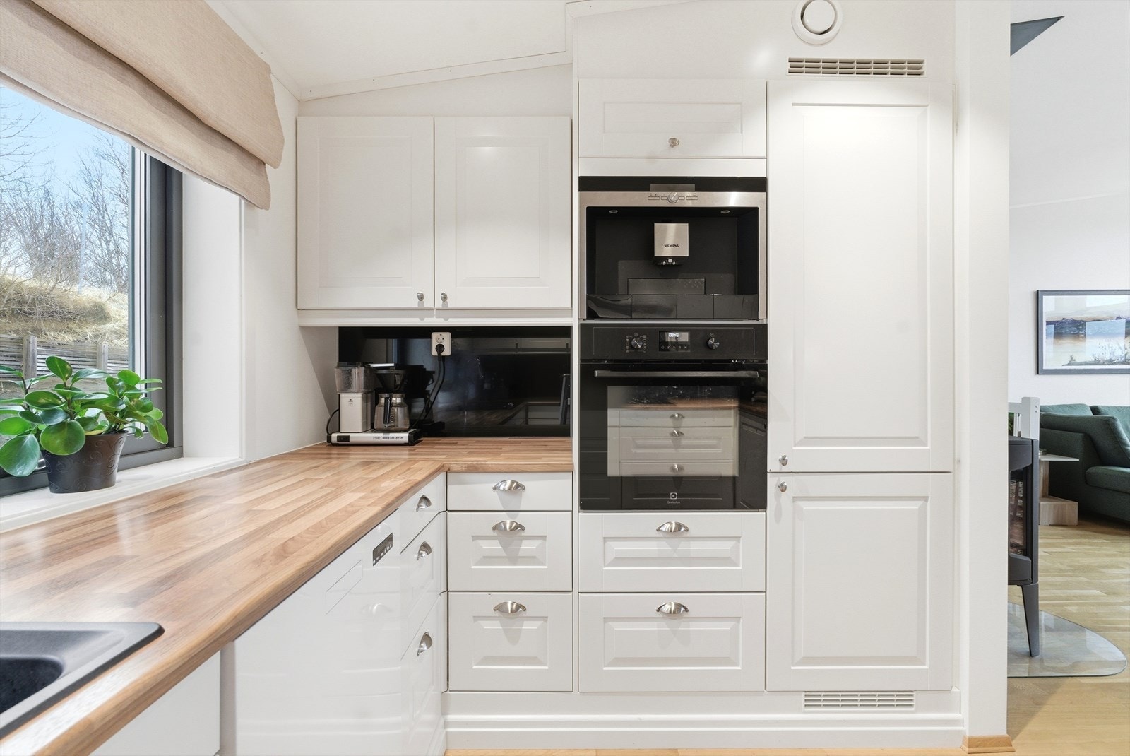 Praktiske kjøkkenløsninger og innebygde hvitevarer. Galleribilde