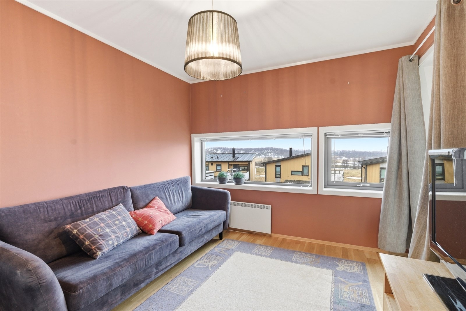 Soverom 3 med utgang til balkong vendt mot sør. Galleribilde