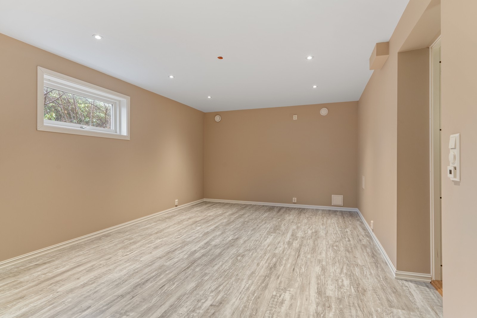 Kjellerstue. Galleribilde