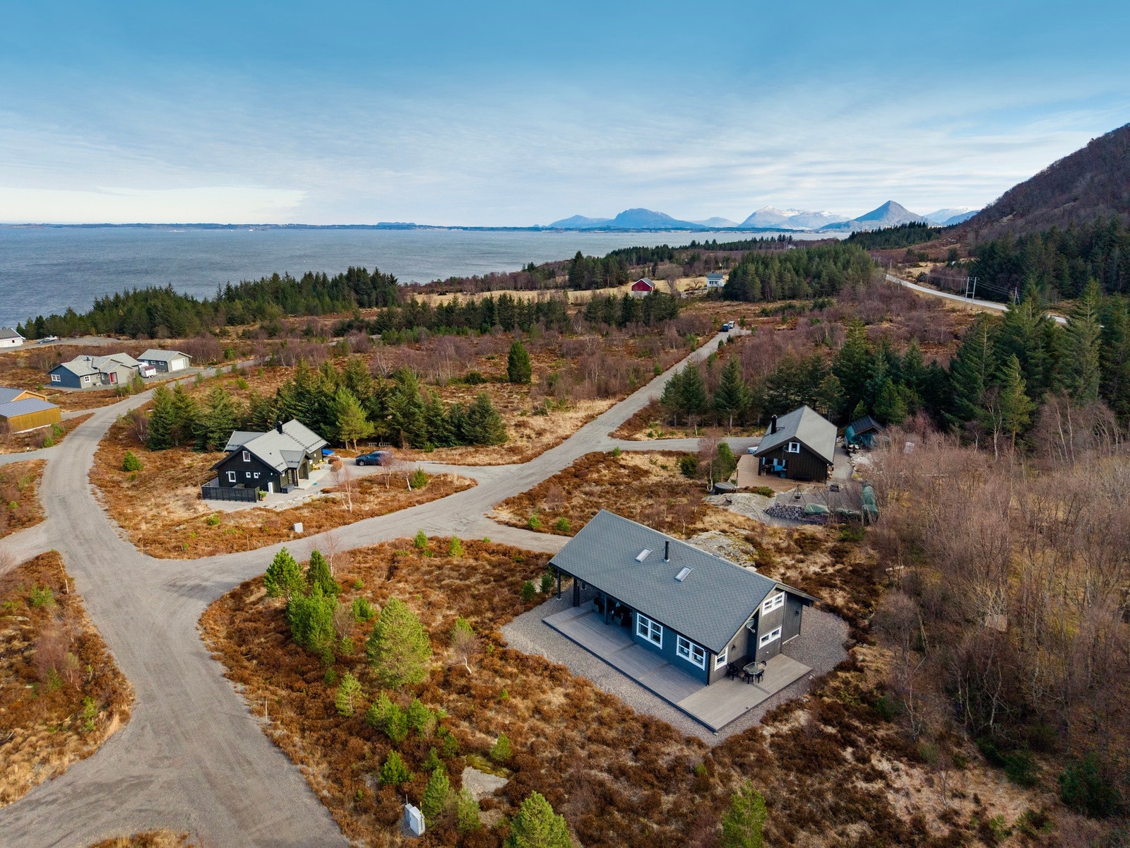 Kort vei til Solholmen fergekai med ferge videre til Molde. Galleribilde