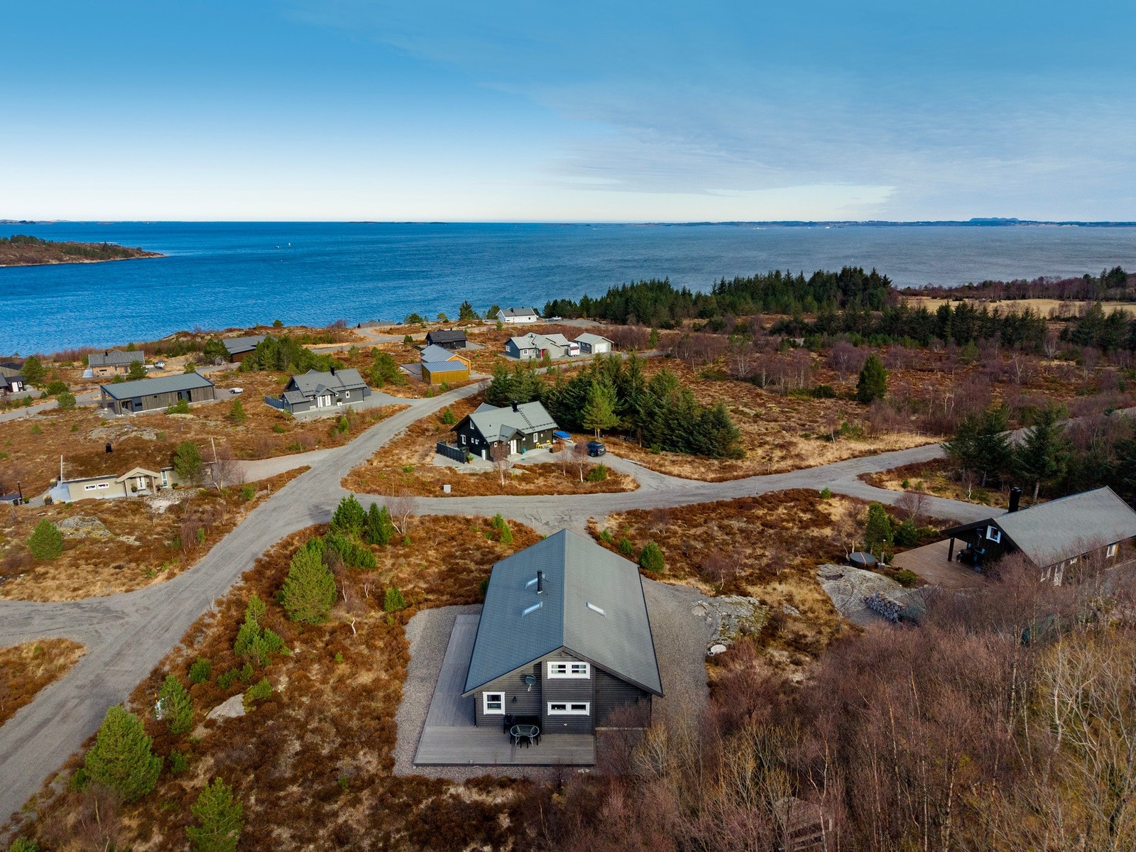 Koselig opparbeidet hyttefelt med kort vei til sjø og fjell. Galleribilde
