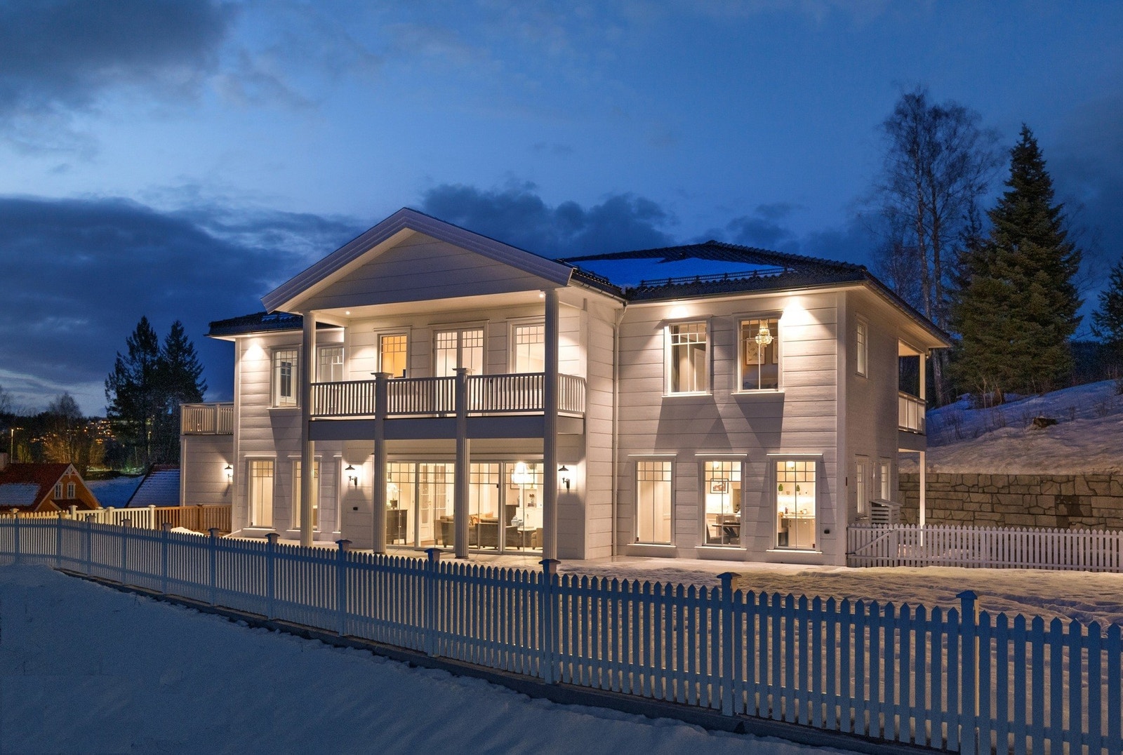 Imponerende fasade og gjennomført uttrykk! Galleribilde