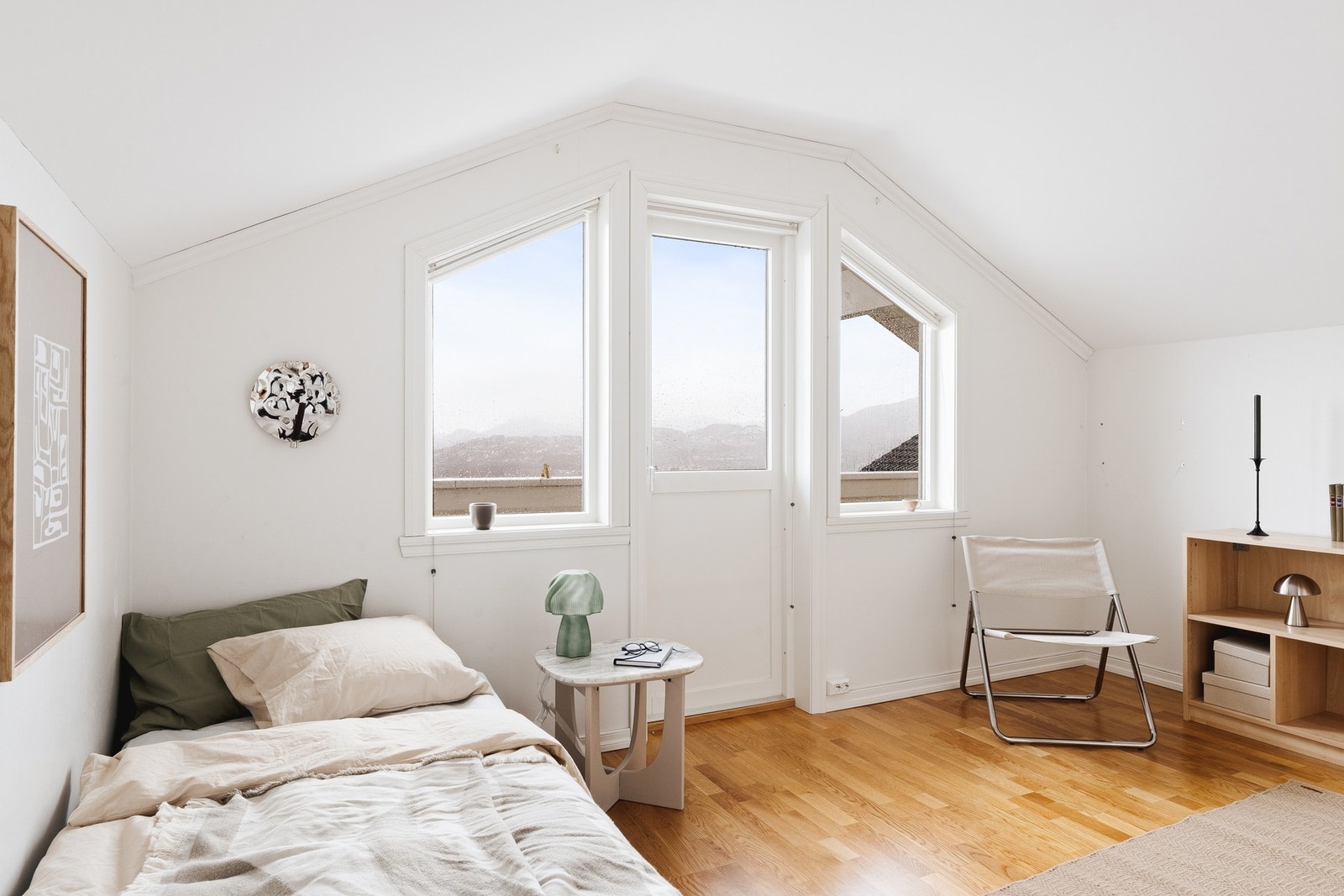 Dette soverommet har også utgang til egen altan på 4 kvm. Galleribilde