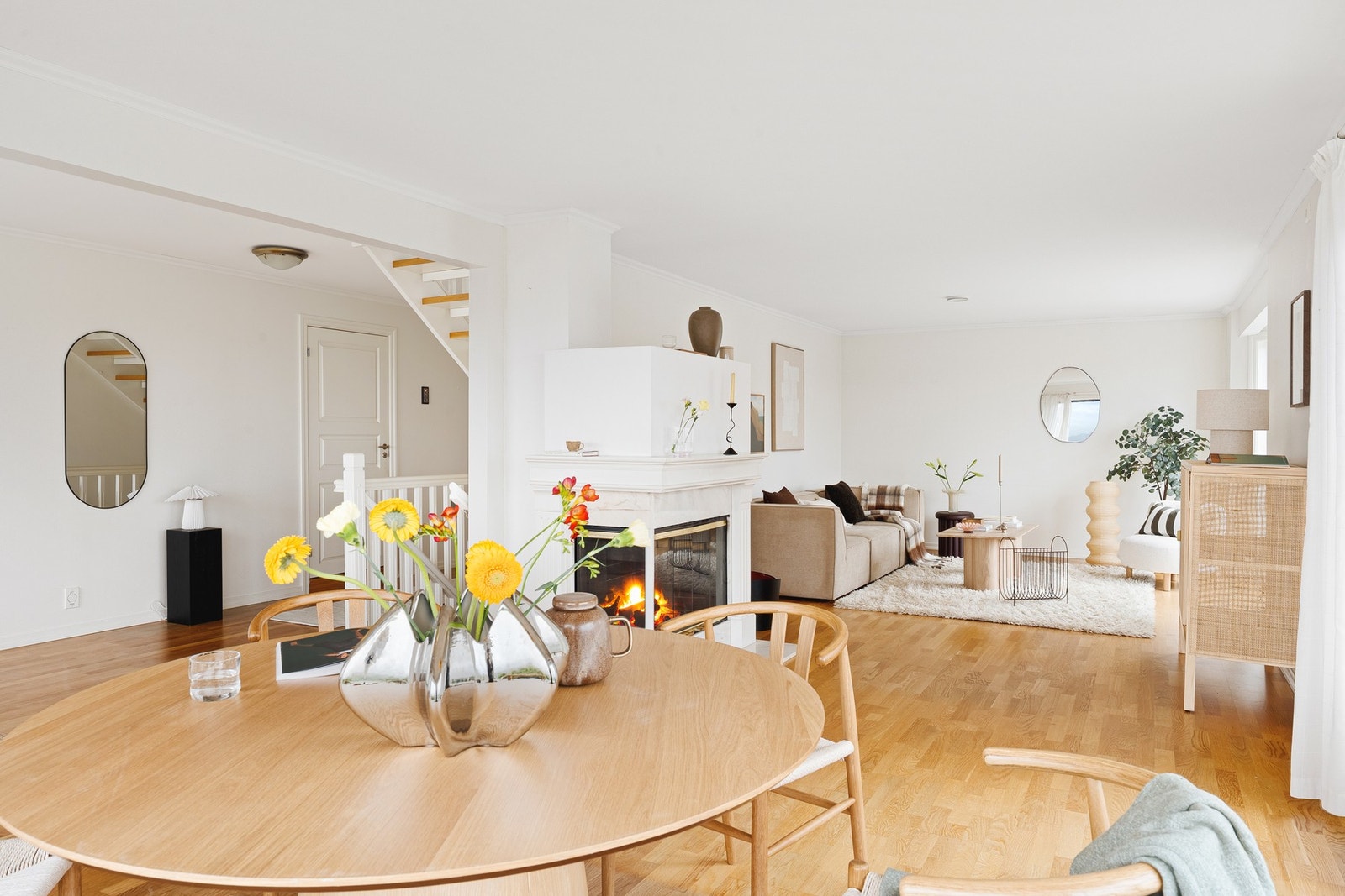 Her får du en romslig og familievennlig enebolig over tre plan, oppført i 2009. Galleribilde