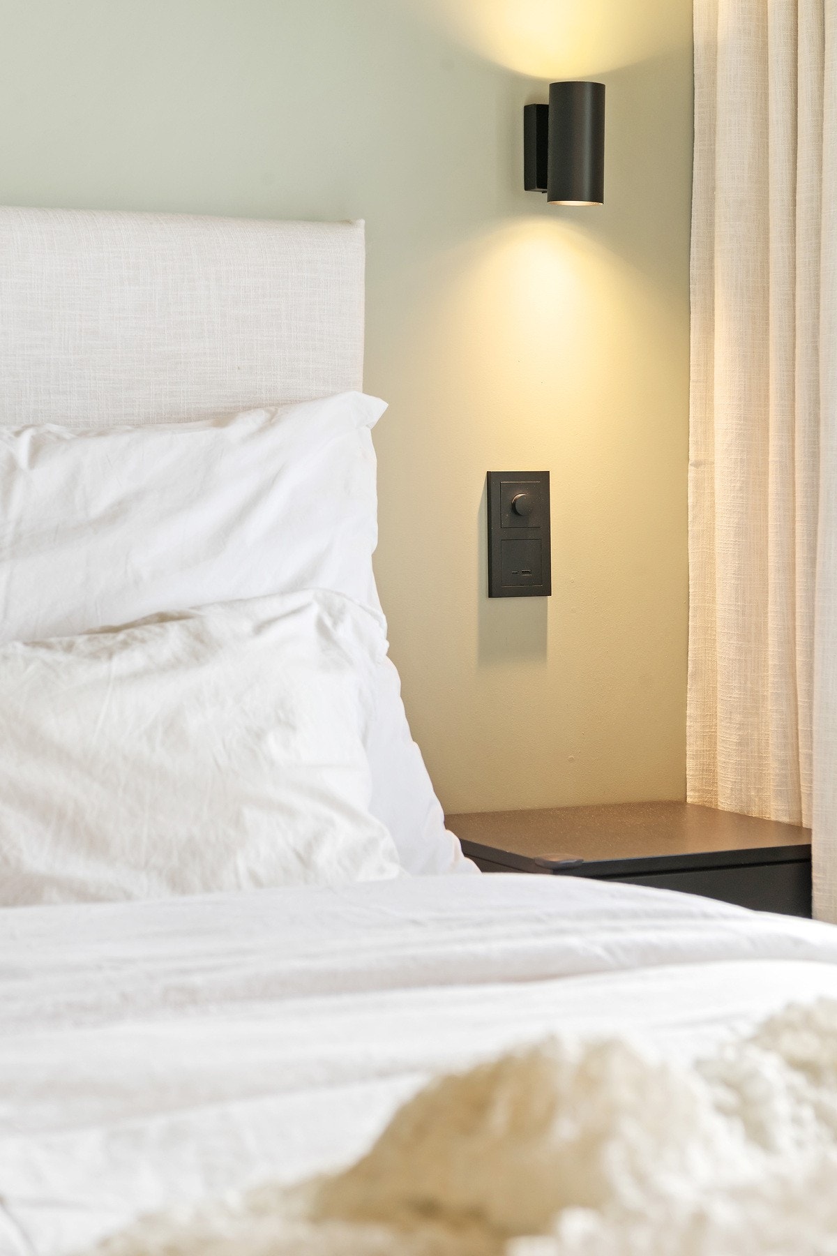 Soverommet har en rolig grønnfarge som gir rommet en lun og behagelig atmosfære. Galleribilde