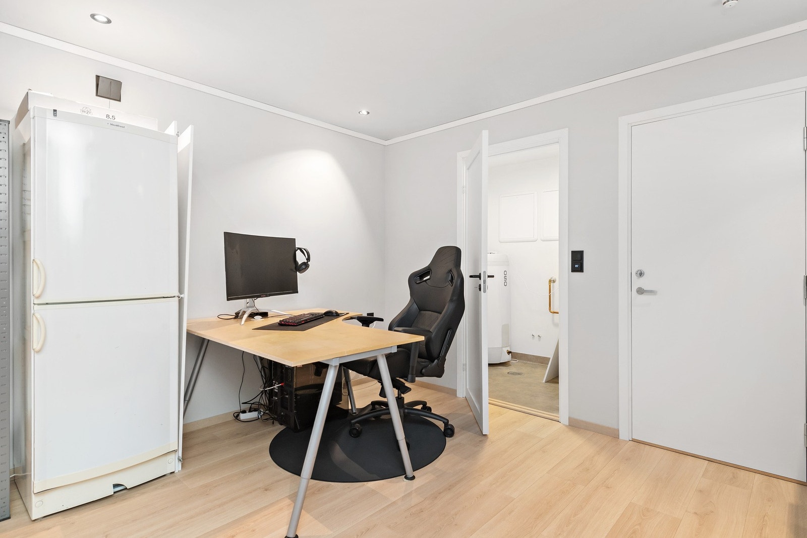 Romslig bod i underetasjen. Galleribilde