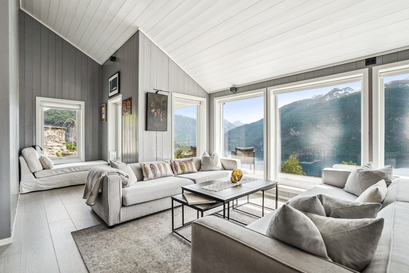 Med fantastisk utsikt over fjorden er dette det perfekte stedet for de som ønsker en unik opplevelse med familie og venner. Galleribilde