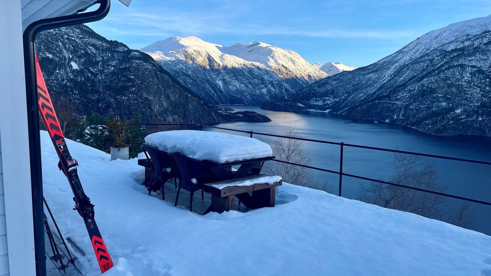 Skitur inn, panoramautsikt ut. Galleribilde