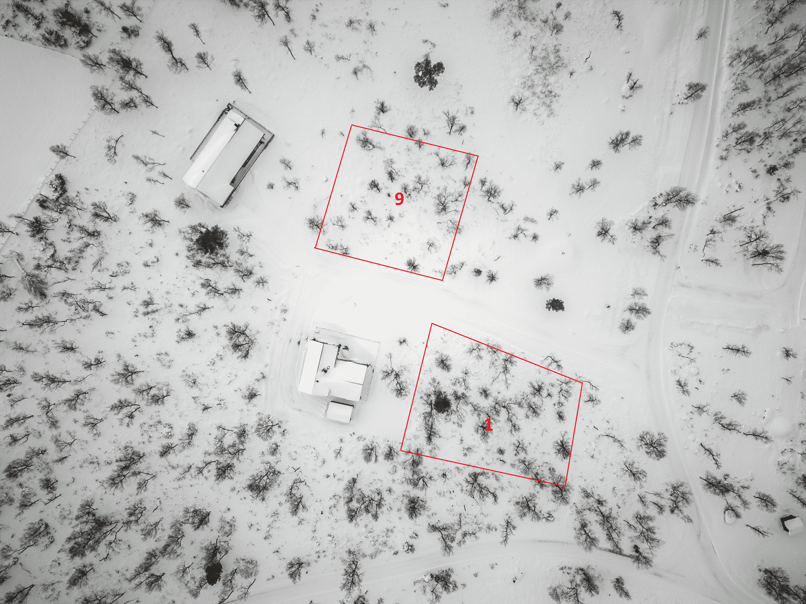 Tomtene ligger ved inngangen til Trollheimen hvor man har nydelig turterreng både for ski, sykkel og vandring i fjellet. Det er milevis med oppkjørte skiløyper i umiddelbar nærhet hvor Langtjønna er populær. Galleribilde