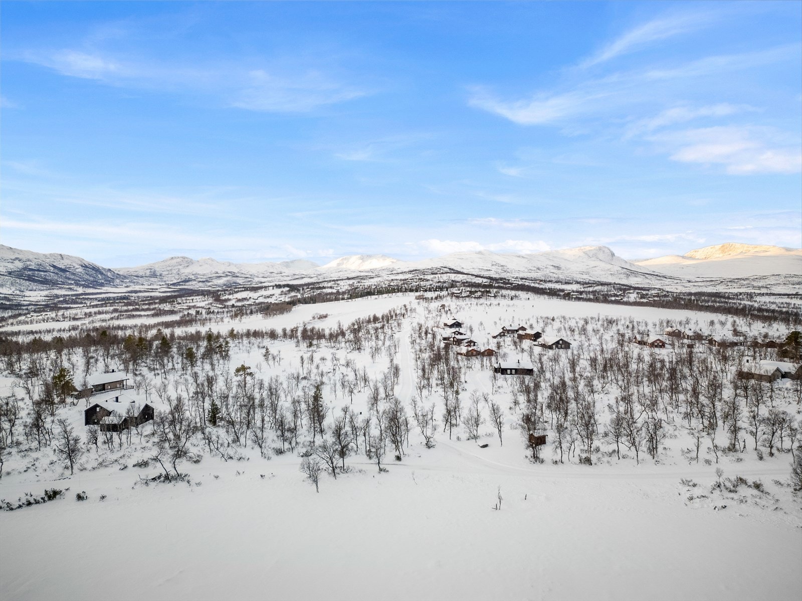 Velkommen til naturskjønne Sørøyåsen. Her har vi 7 stk. tomter fra 500m² til 1 000m², regulert til fritidsbebyggelse, for salg. Galleribilde