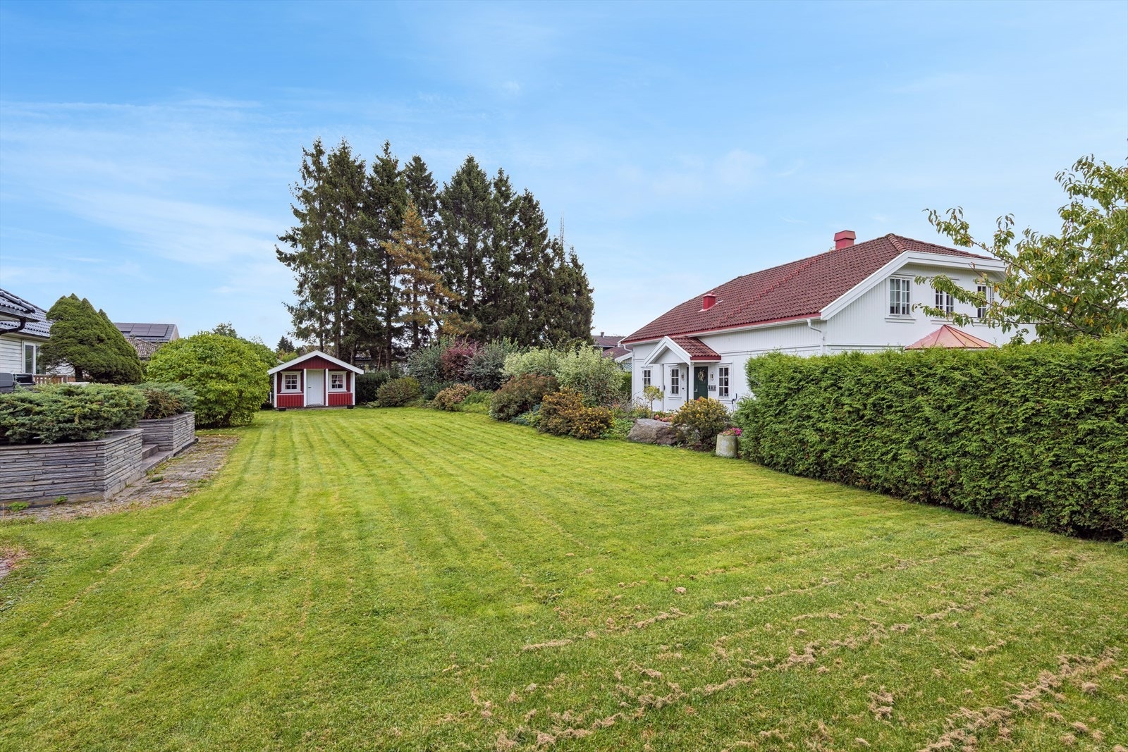 Stor og tilnærmet flat hage. Perfekt fotballbane for de fotballinteresserte? Galleribilde