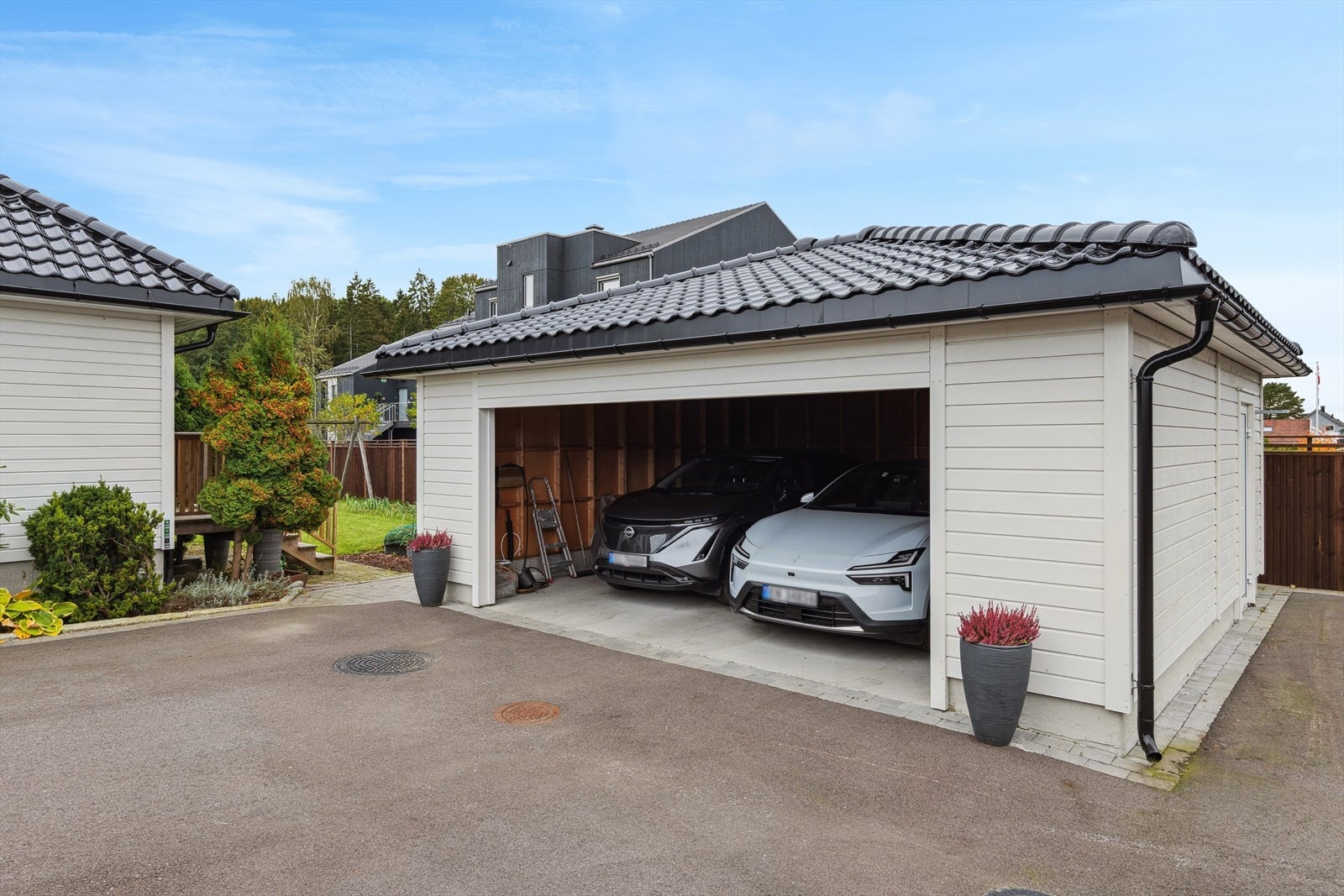 Dobbel garasje bygget i 2023. Galleribilde