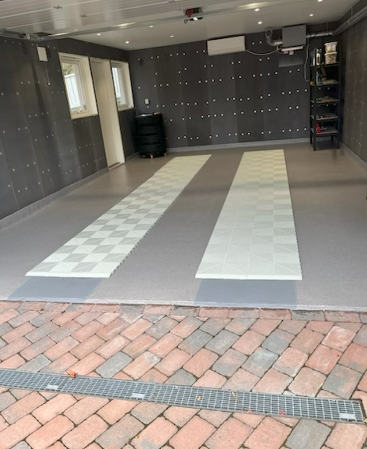 Innvendig i garasjen. Ny fra 23 og inneholder bla varmekabler, varmepumpe og avfukter.- selgers bilde Galleribilde