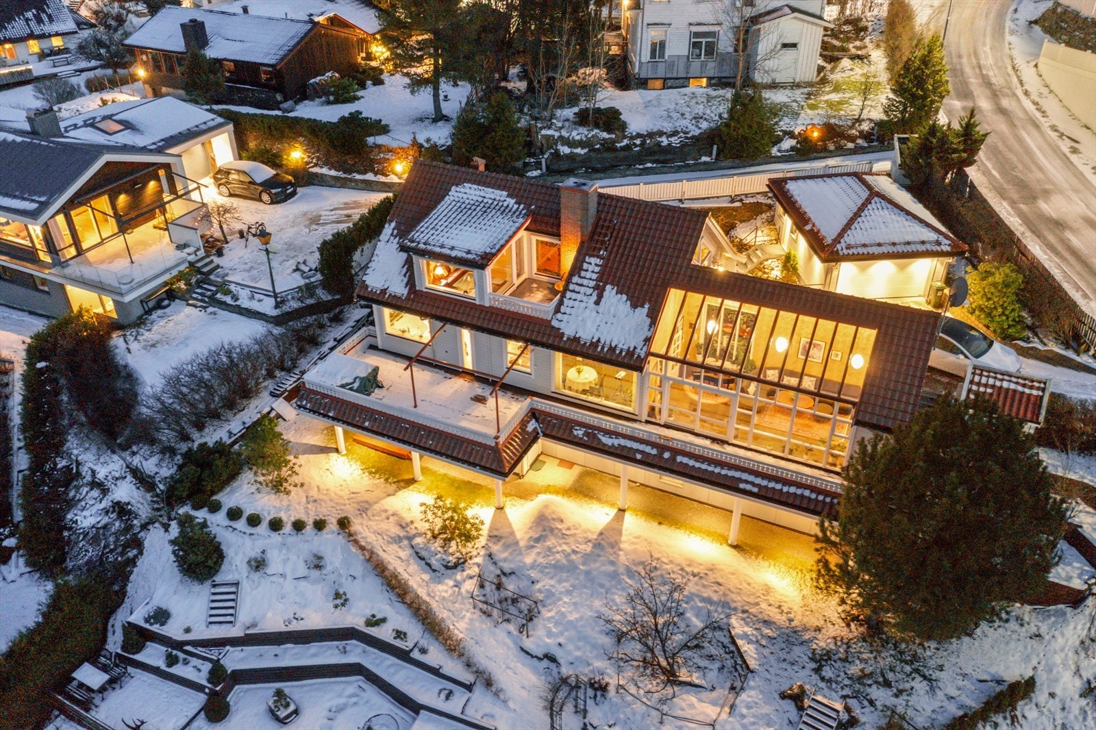 Eneboligen består av en hoveddel og per i dag 2 hybelleiligheter med muligheter for utleie. Galleribilde