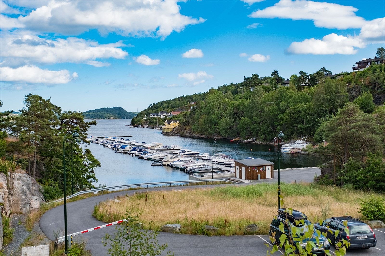 Eidet båthavn som ligger i gåavstand til boligen. Galleribilde