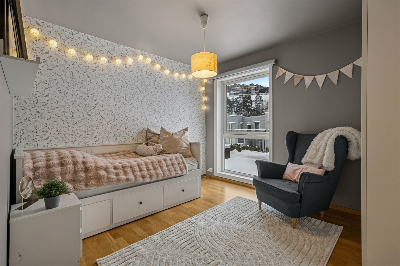 Disse soverommene passer godt som barnerom, gjesterom eller hjemmekontor - fleksible rom som enkelt kan tilpasses familiens behov. Galleribilde