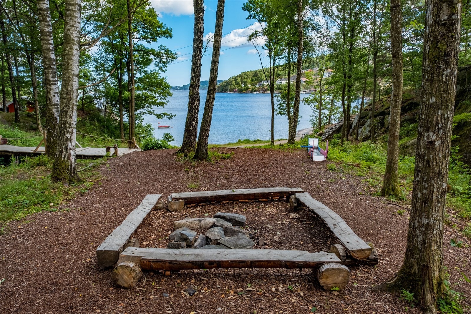 Flotte turområder og rekreasjonssteder like i nærheten. Galleribilde