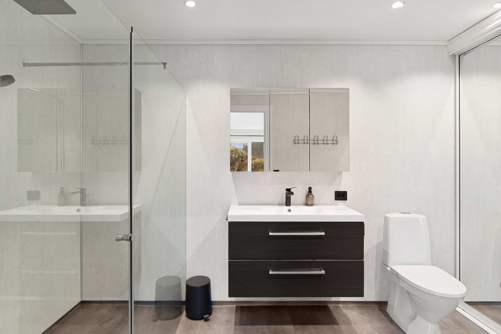 Bad i tilknytning til hovedsoverommet. Galleribilde