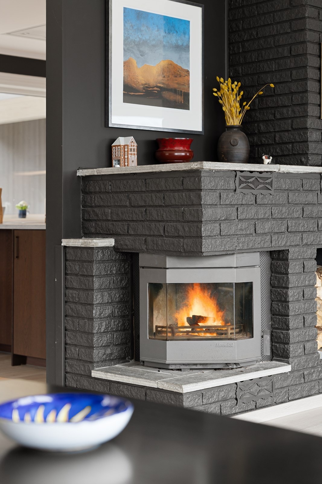 Peis/vedovn i stue. Galleribilde