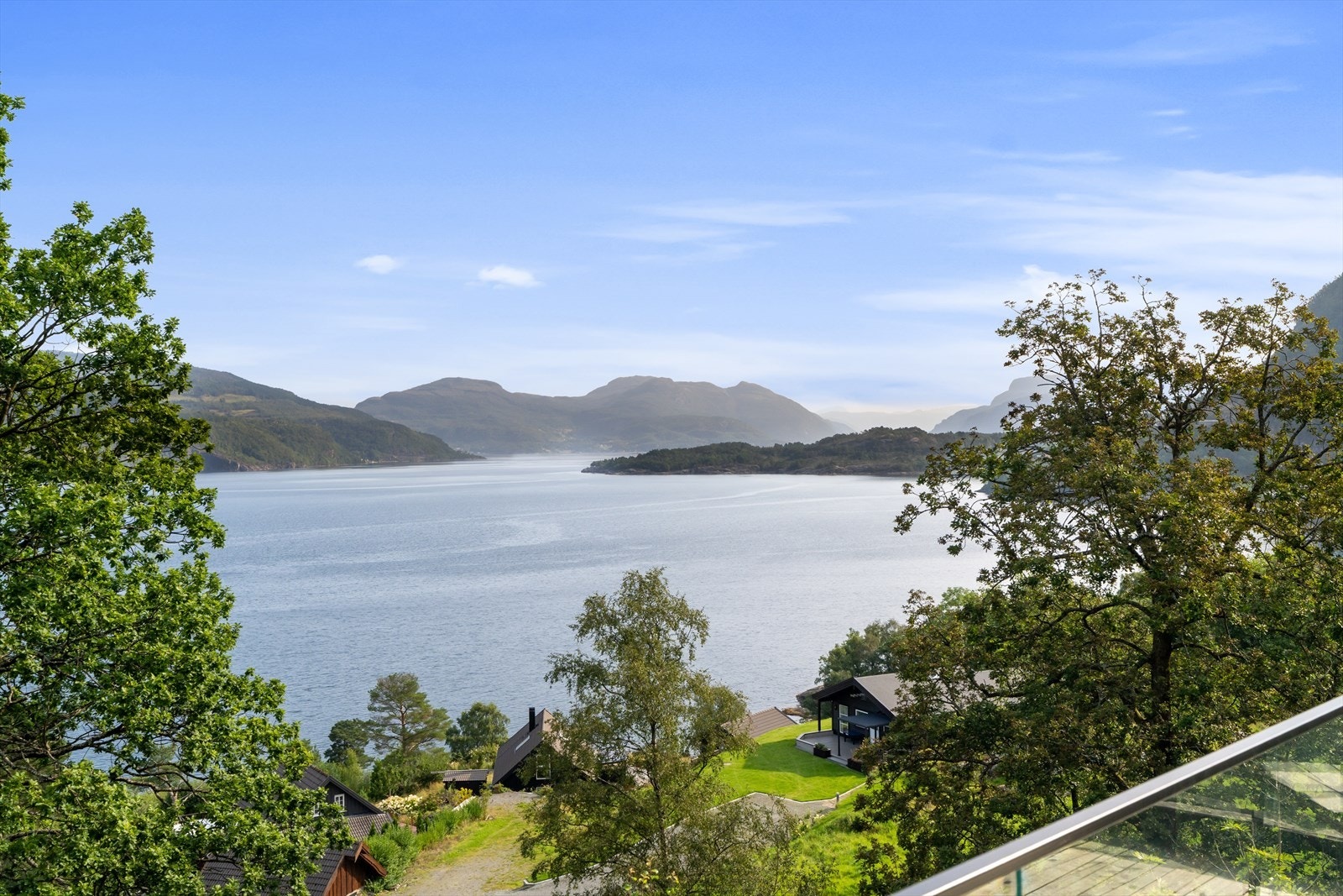 Utsikt fra terrassen på våninghuset. Galleribilde