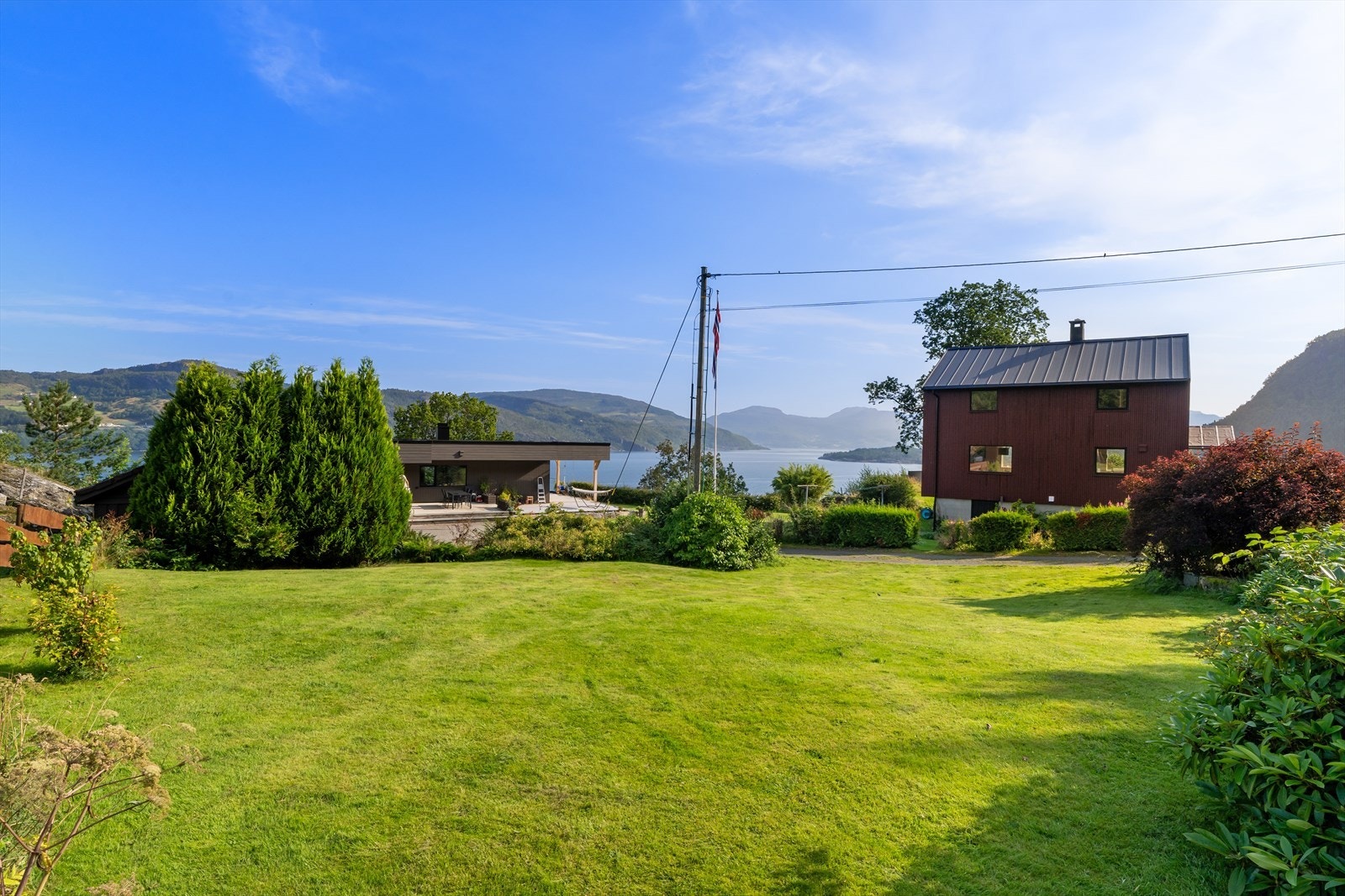 Tunet med våningshus og kårbolig. Galleribilde