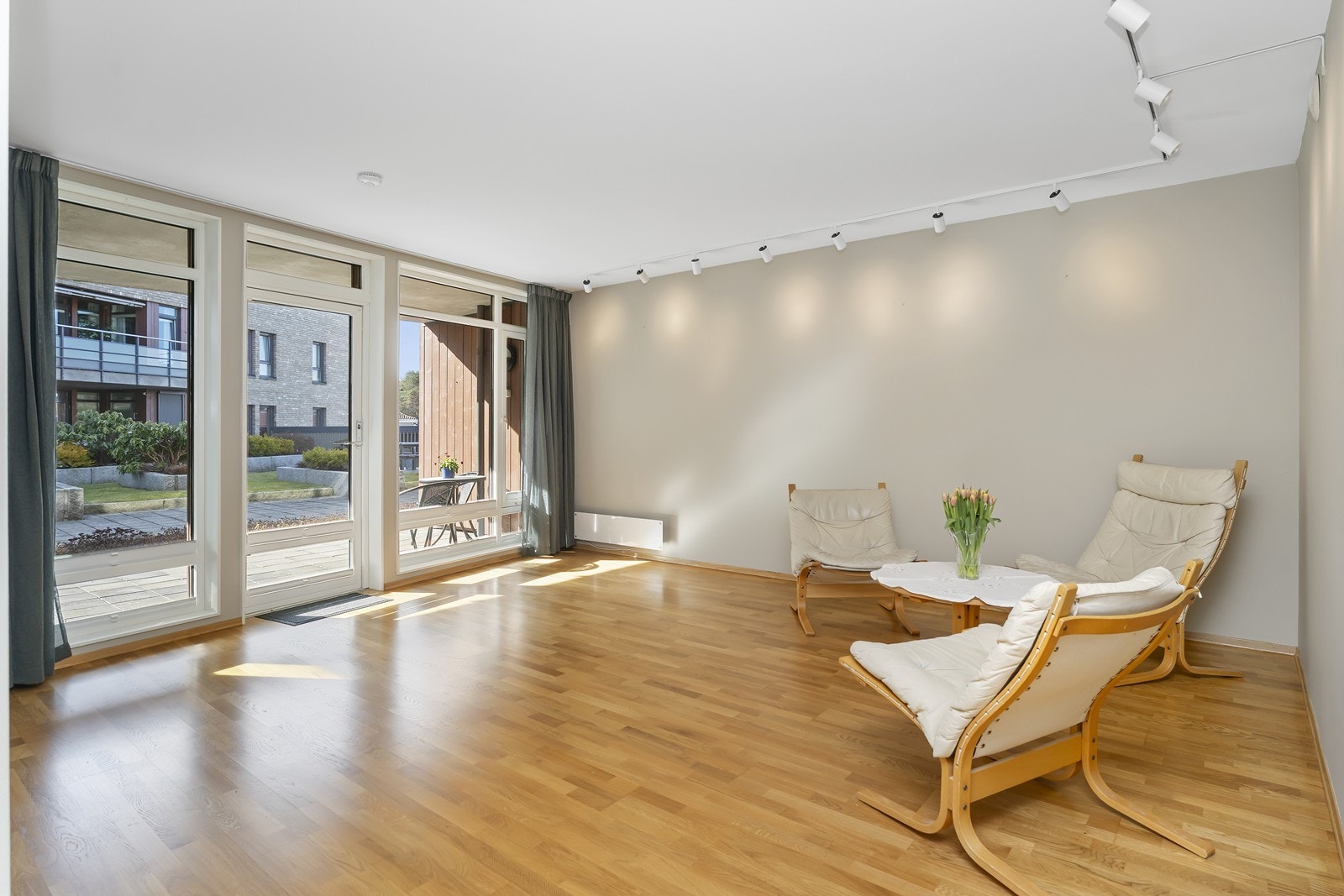 Fra stuen er det adkomst til terrasse av god størrelse. Galleribilde