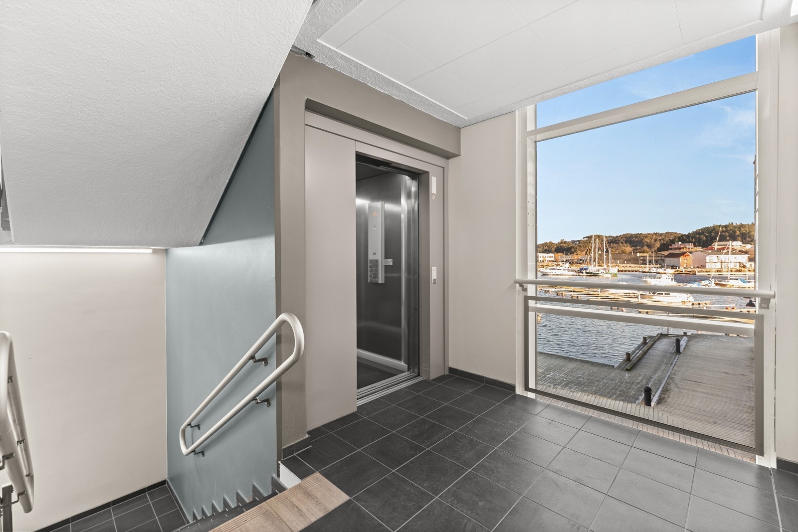 Enkel adkomst opp til 2. etasje med heid. Galleribilde