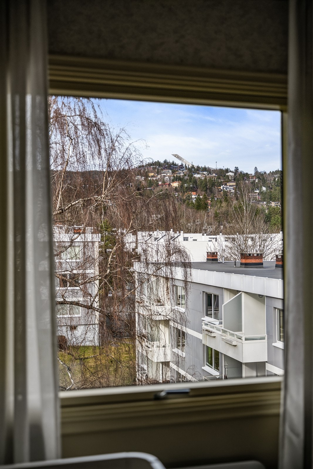 Fra soverommet har man utsikt mot bl.a. Holmenkollen Galleribilde