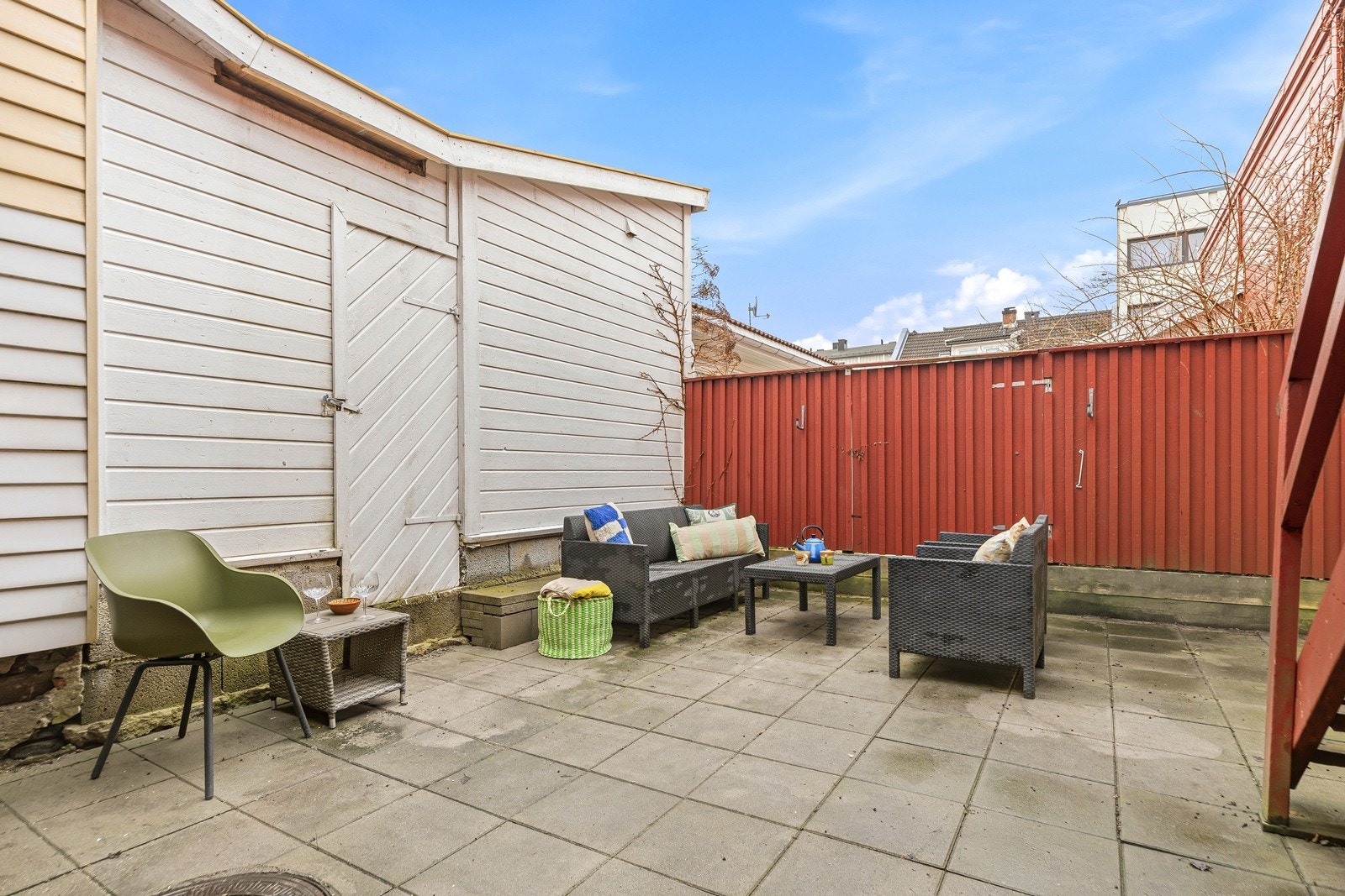 Den private uteplassen gir en sjelden mulighet til å nyte rolige dager - midt i sentrum! Galleribilde