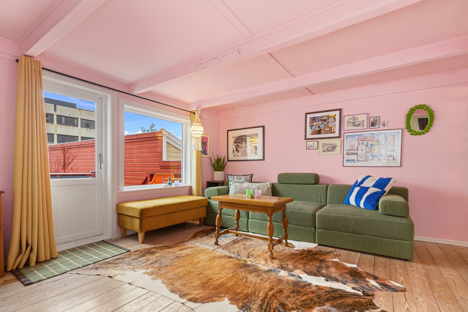 Det er god plass til å innrede med en sofagruppe eller øvrig møblement Galleribilde