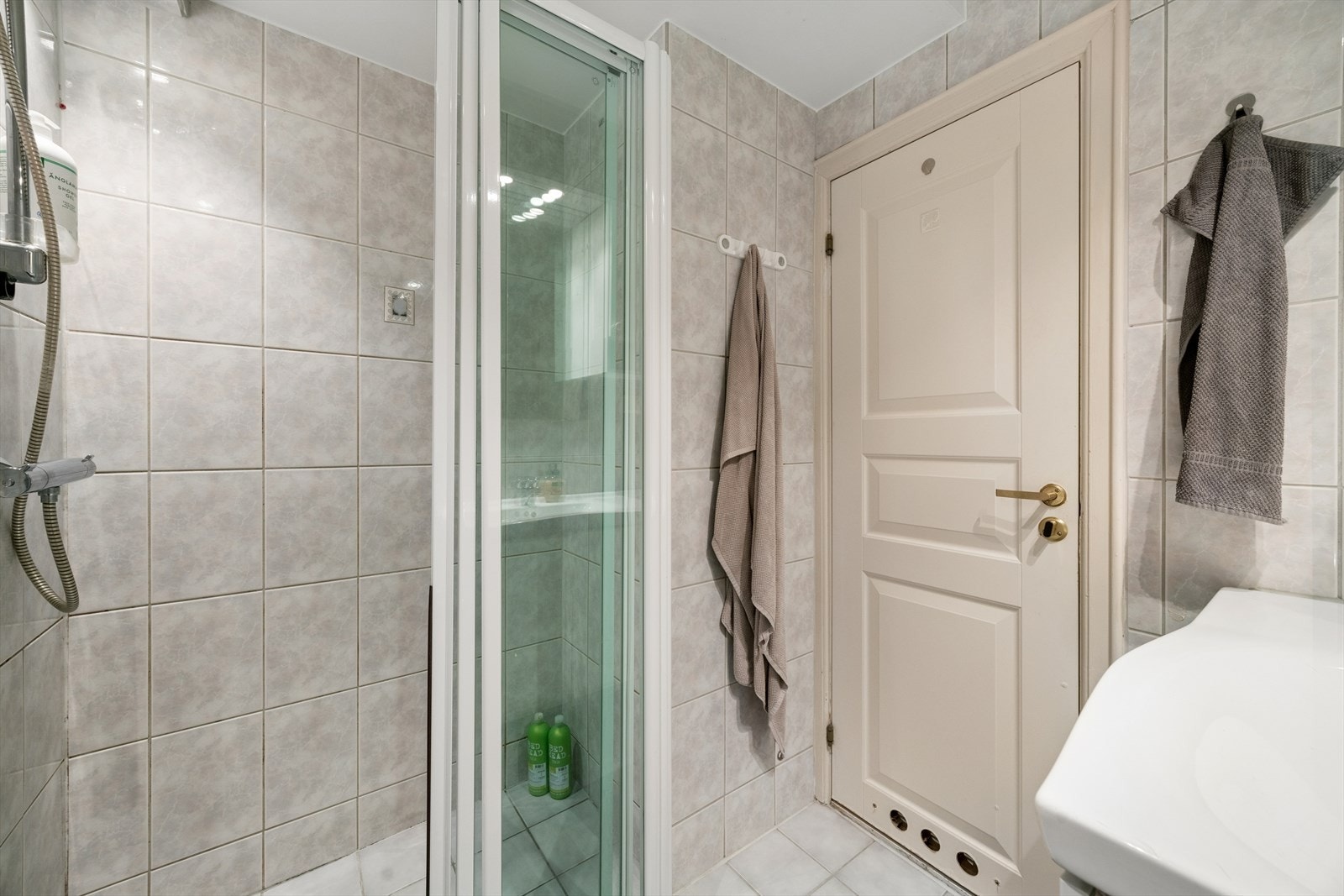 Flislagt bad med varme i gulv Galleribilde