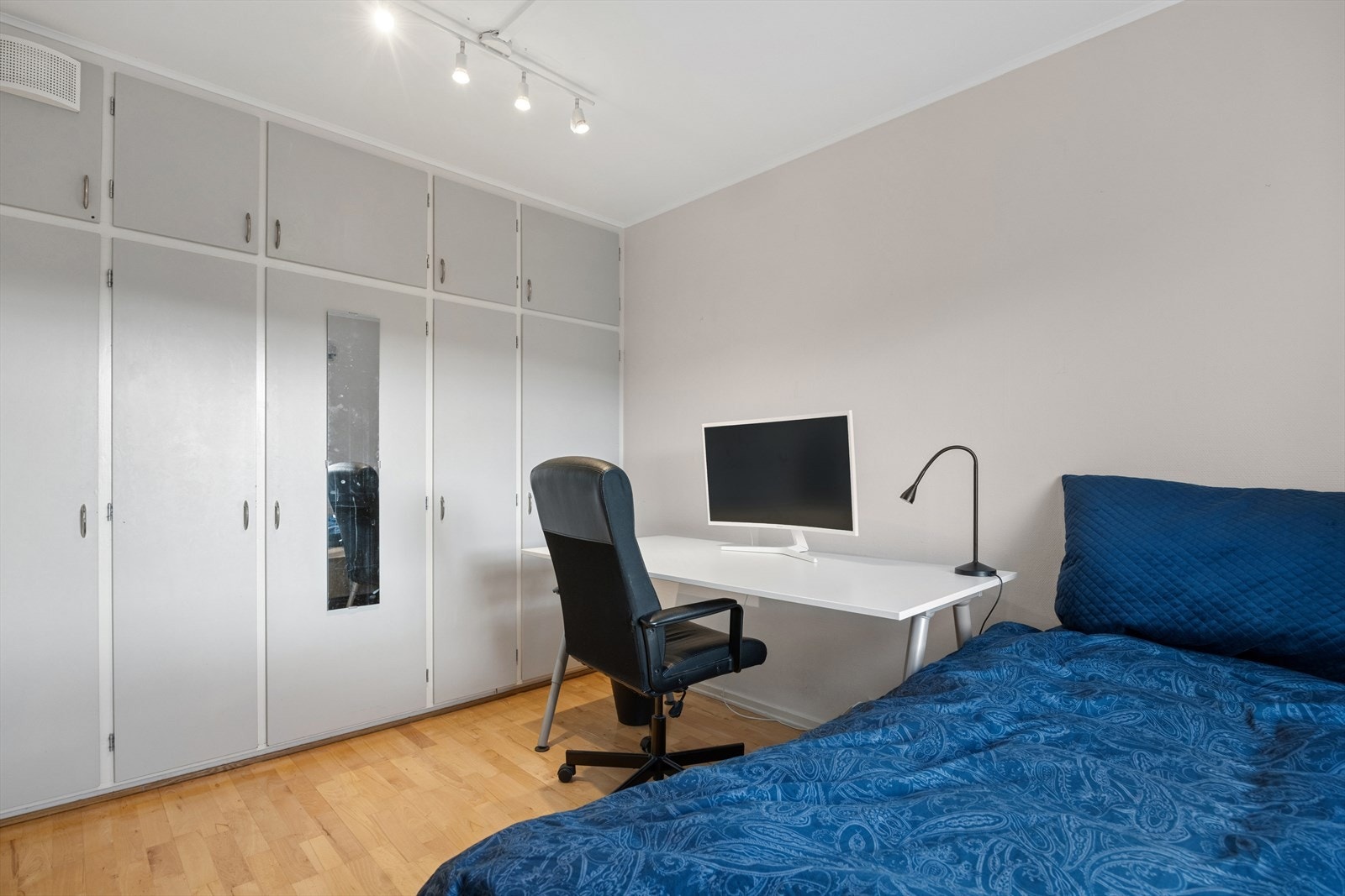 Ett av de 4 soverommene i leiligheten Galleribilde