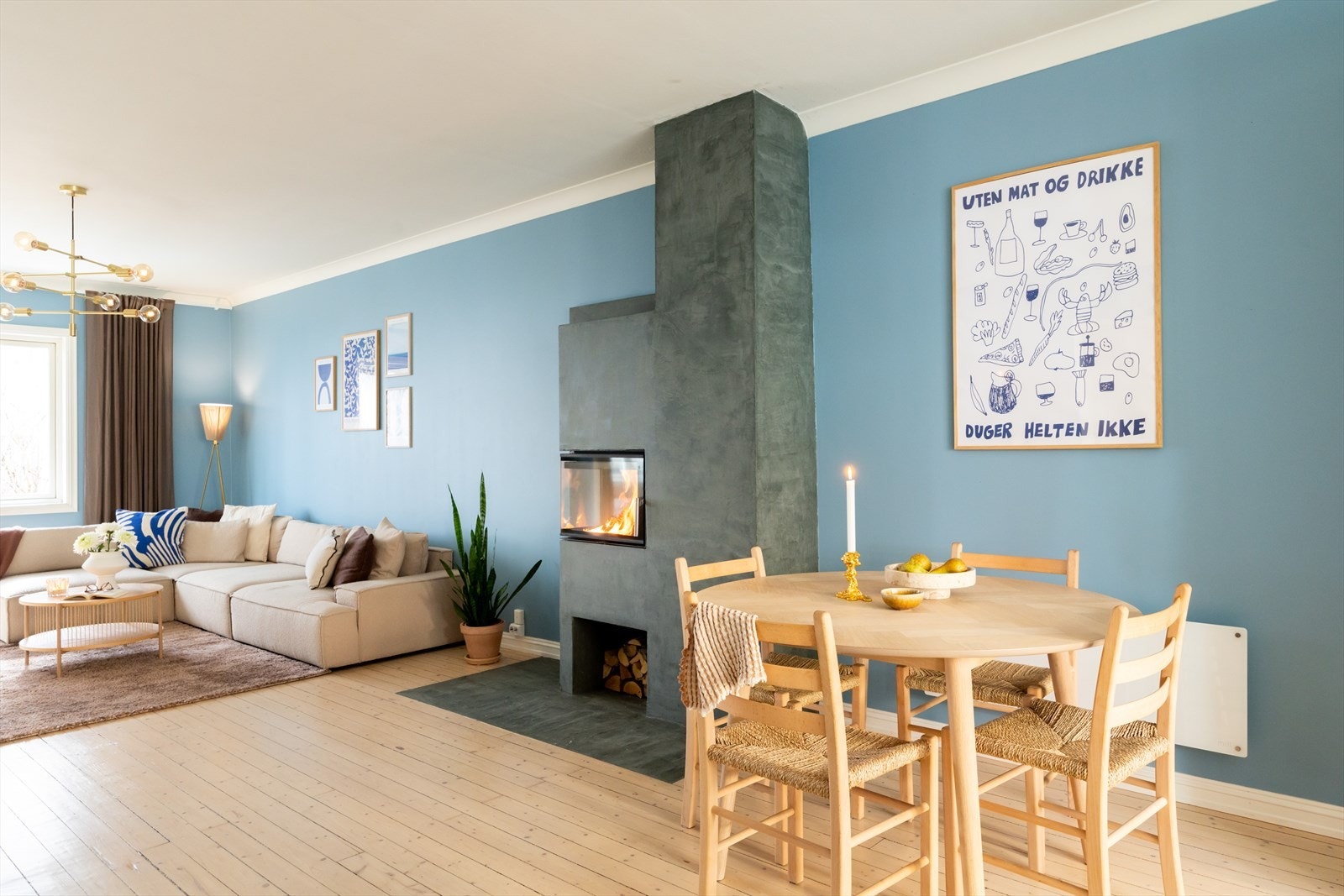 Her er det god plass til et stort spisebord Galleribilde