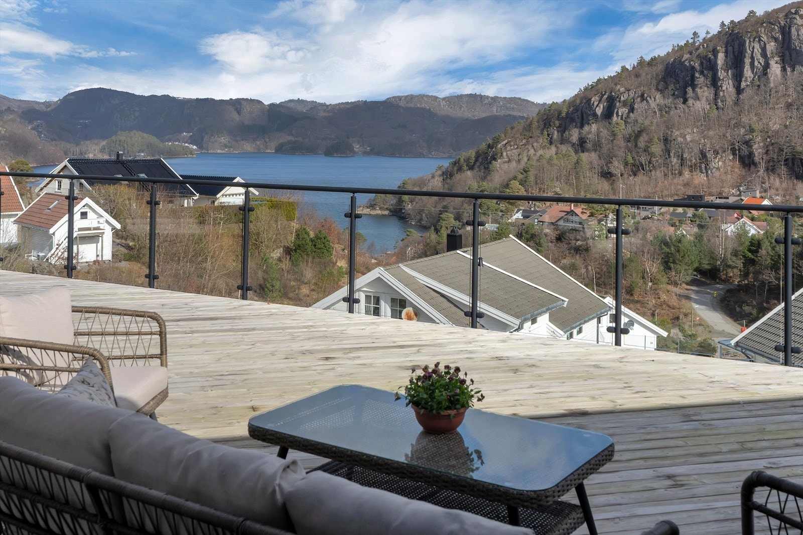 Her kan sola nytes fra flere steder på eiendommen. Galleribilde