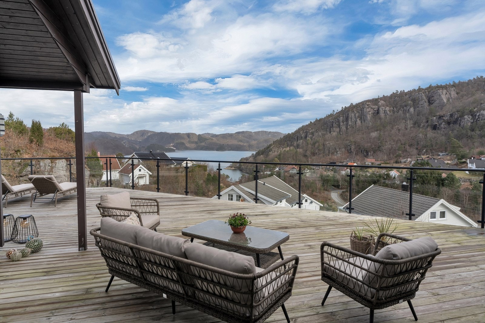 Terrassen byr på nydelig utsikt. Galleribilde