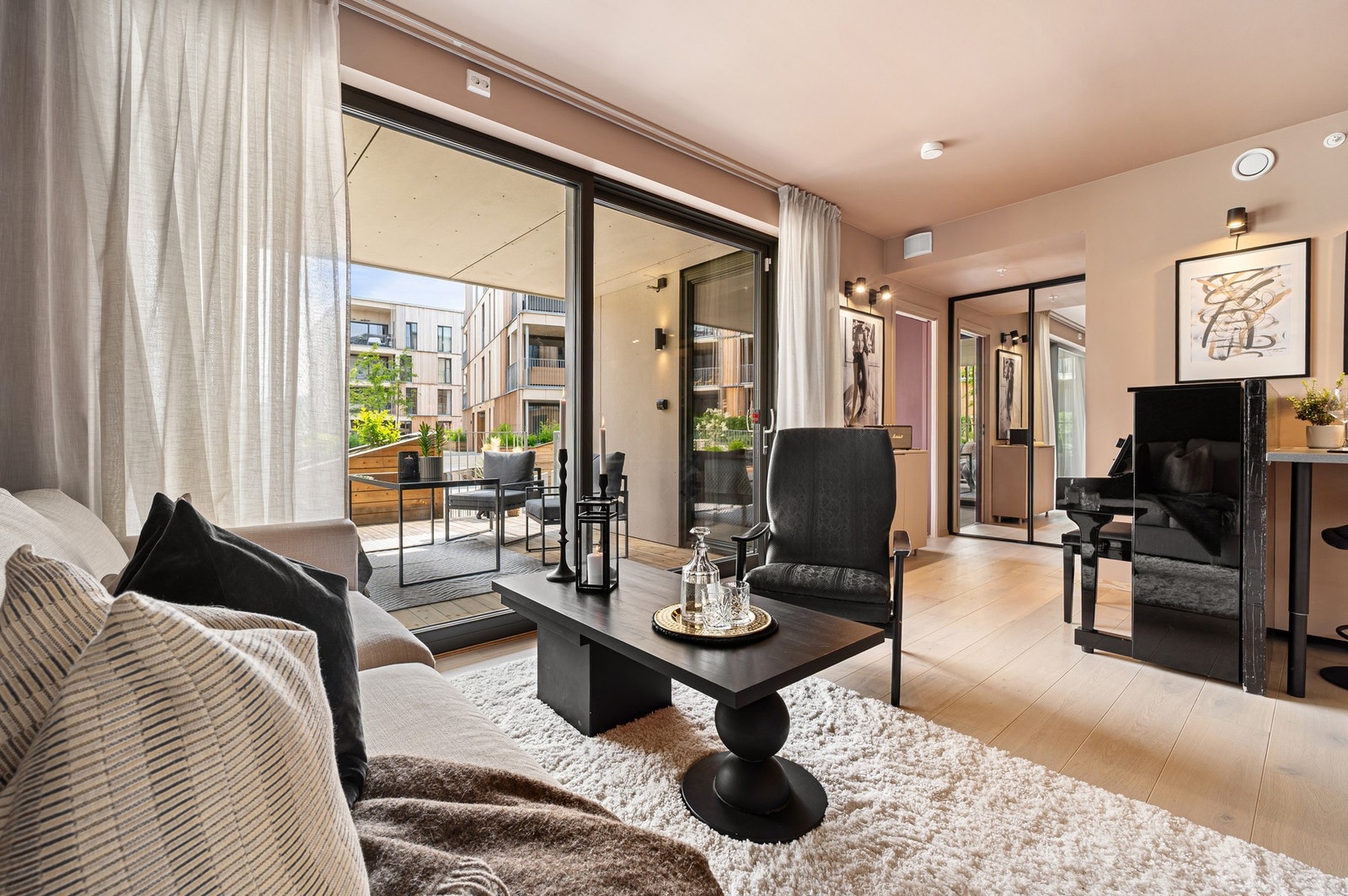 Leiligheten fremstår helt strøken og det levnes ingen tvil om at nåværende eier har tatt godt vare på den. Galleribilde