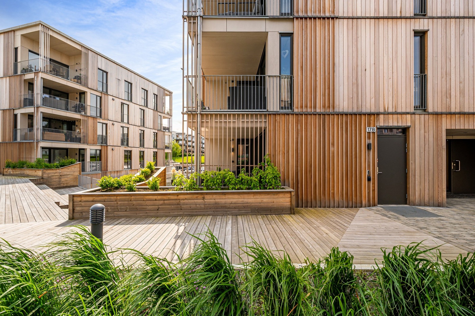 Grilstad Marina og leilighetens plassering. Du ligger bare et steinkast unna alle fasilitetene i området, men likevel tilbaketrukket til fra de mest trafikkerte delene av marinaen. Galleribilde